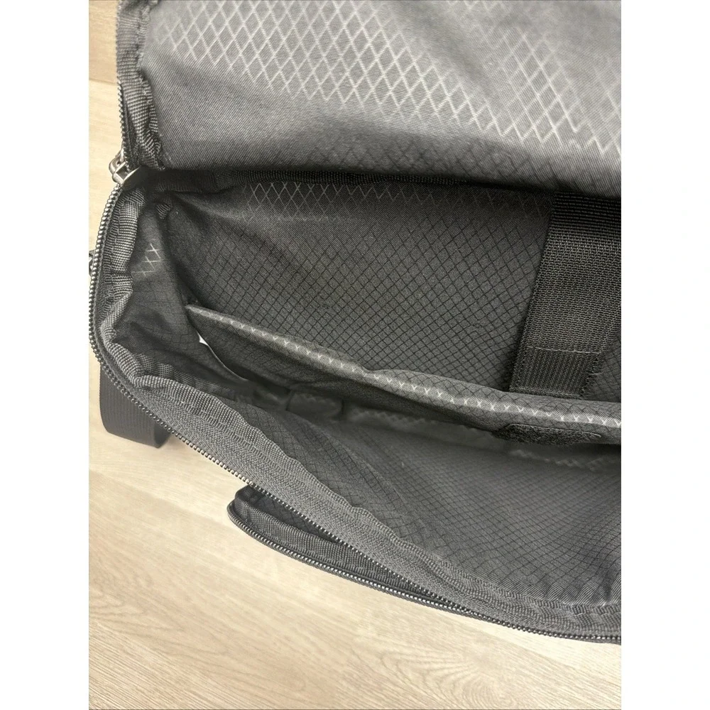 Samsonite modern utility